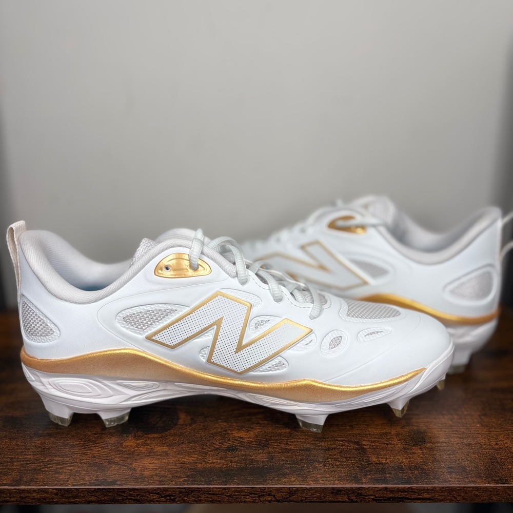 New Balance Fresh Foam X Velo v4 Women 10 White Gold Molded Softball Cleats NWOT